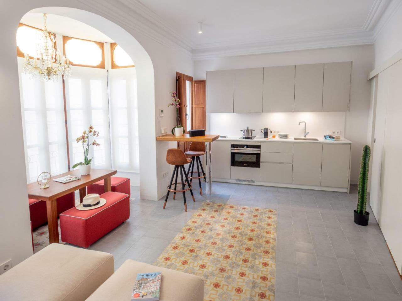 Es Palauet Brandnew One Suite Apartment In Ibiza Center מראה חיצוני תמונה