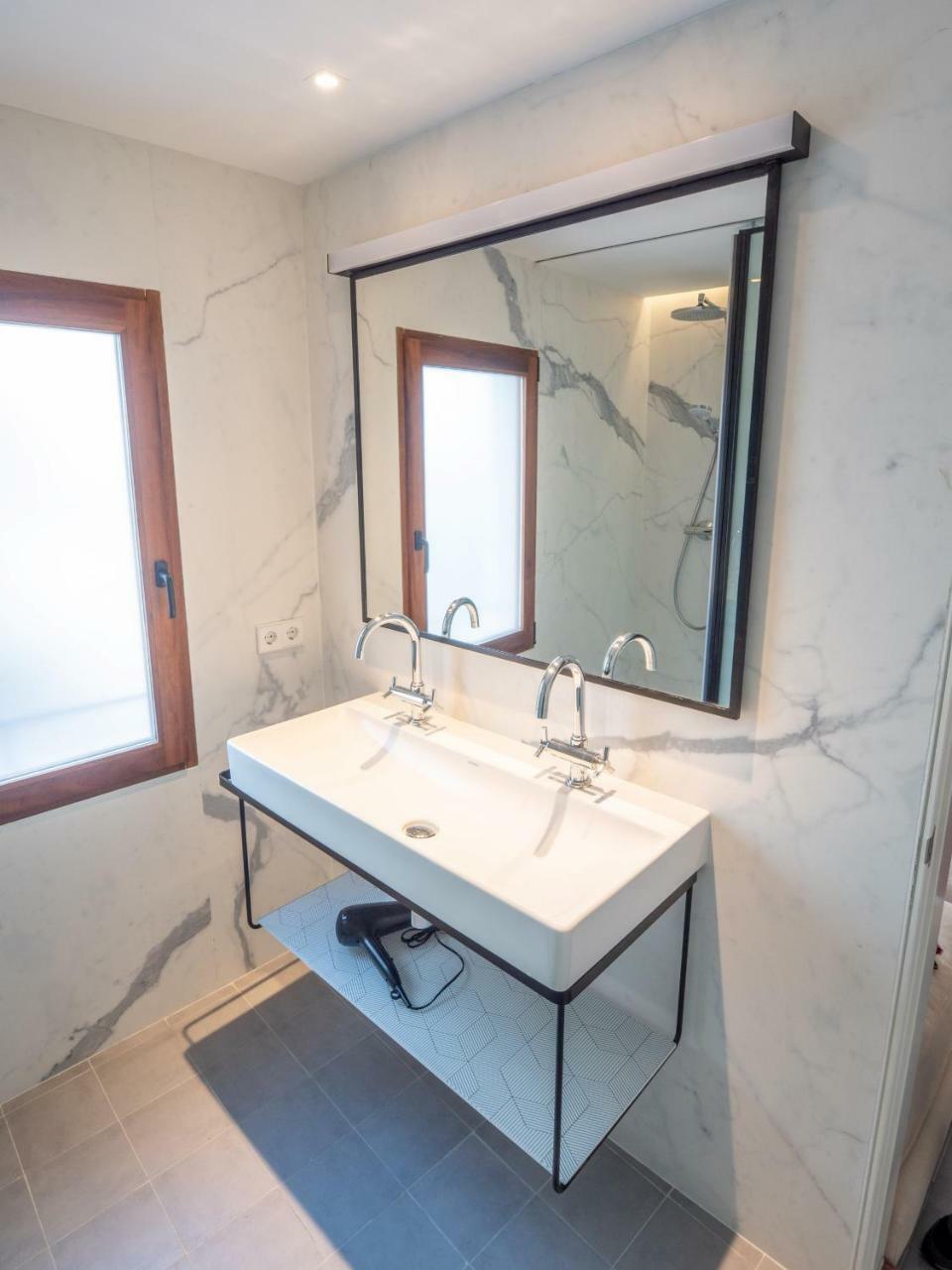 Es Palauet Brandnew One Suite Apartment In Ibiza Center מראה חיצוני תמונה